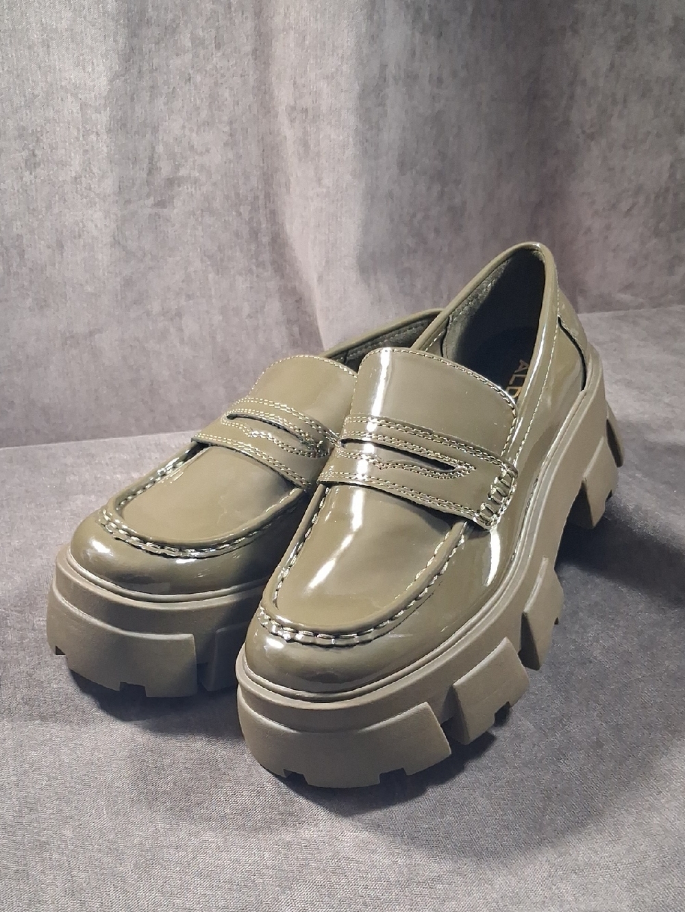 Aldo Bigshow Patent Leather Khaki Lightweight Lug Sole Loafers NEAR NEW US 6.5
